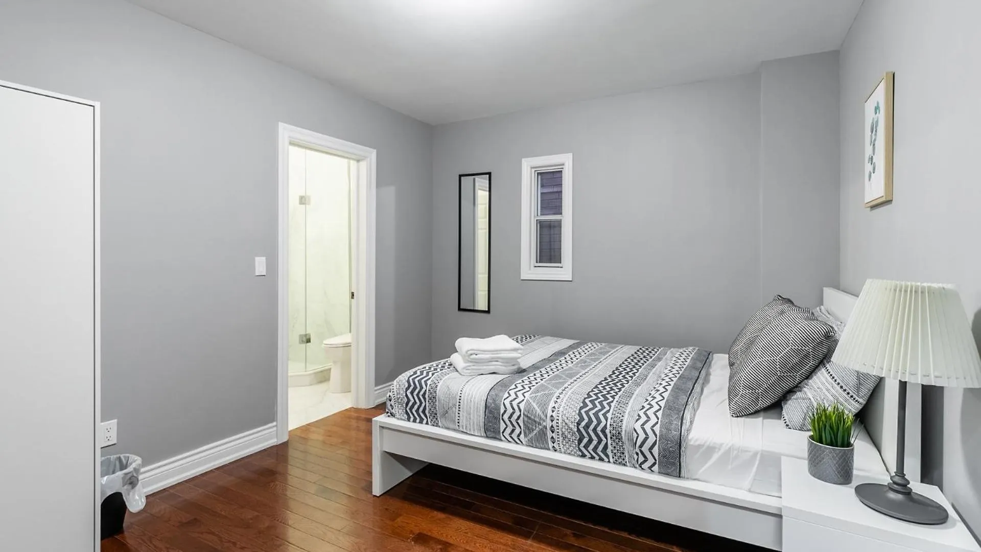 Pet-Friendly 6-Guest Capacity Apt On Ossington Ave Apartment Toronto