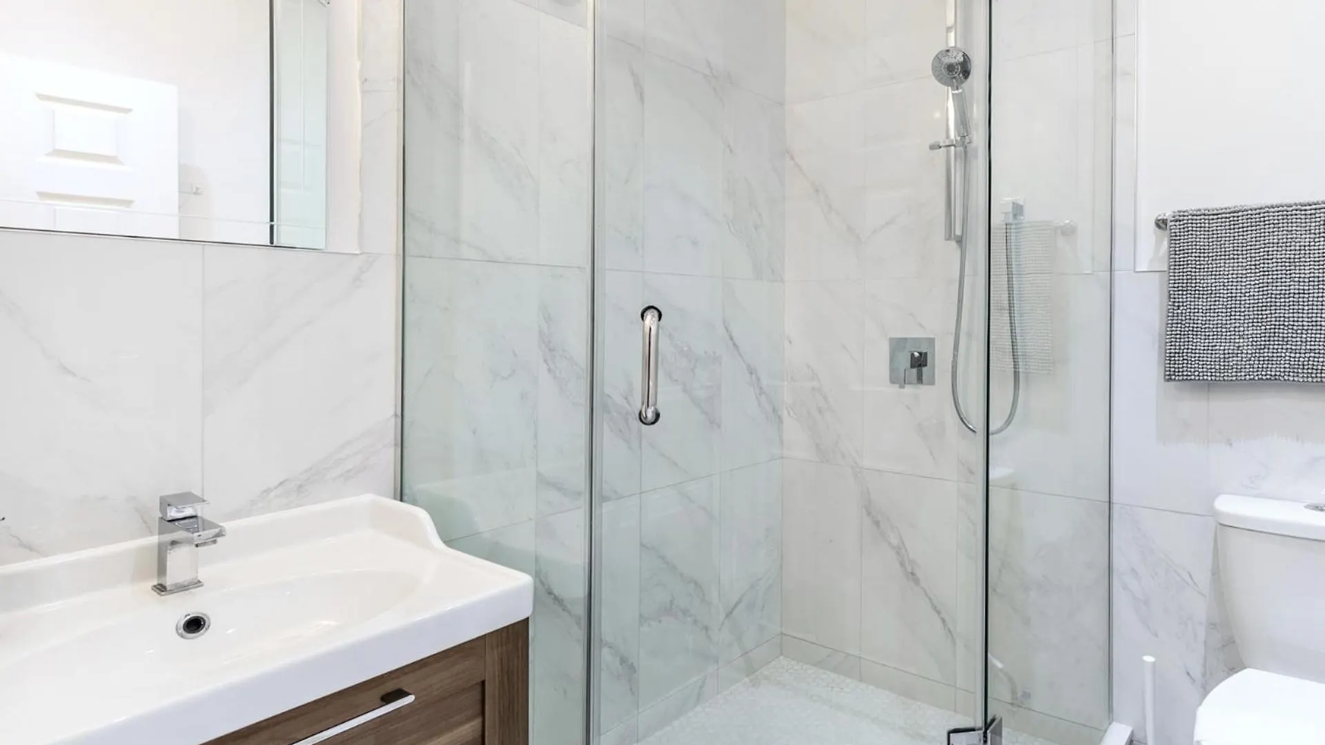 Pet-Friendly 6-Guest Capacity Apt On Ossington Ave Apartment Toronto 0*,  Canada