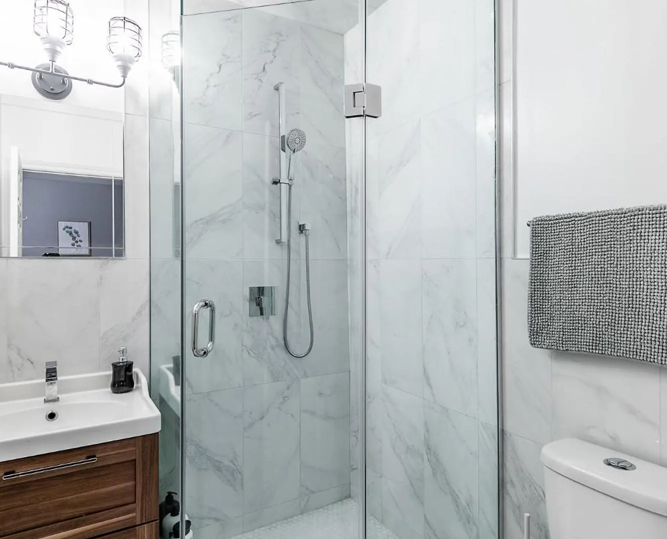 Pet-Friendly 6-Guest Capacity Apt On Ossington Ave Apartment Toronto Canada
