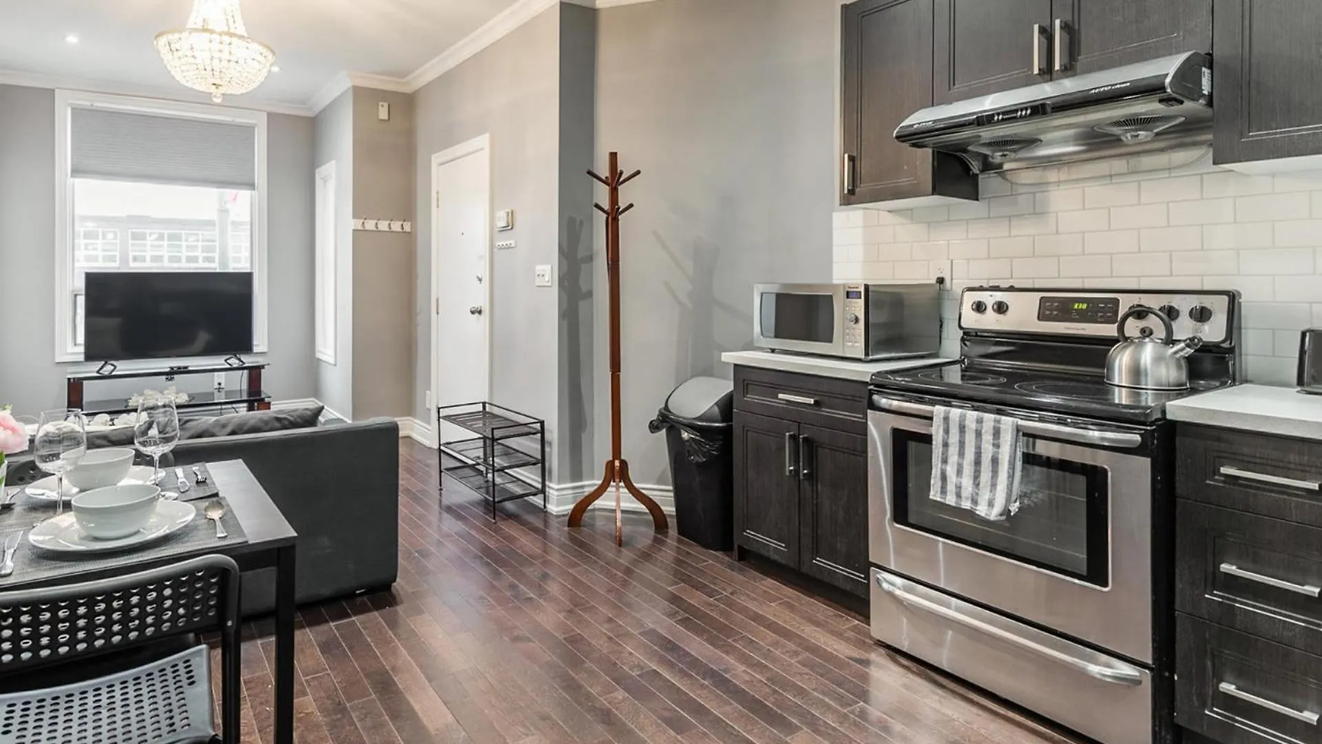 Pet-Friendly 6-Guest Capacity Apt On Ossington Ave Apartment Toronto 0*,  Canada