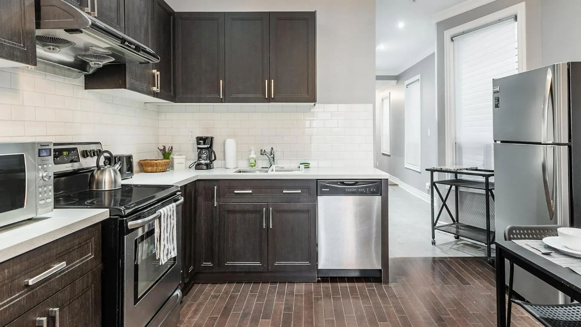 Pet-Friendly 6-Guest Capacity Apt On Ossington Ave Apartment Toronto