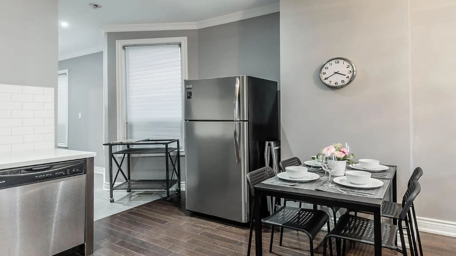 Pet-Friendly 6-Guest Capacity Apt On Ossington Ave Apartment Toronto