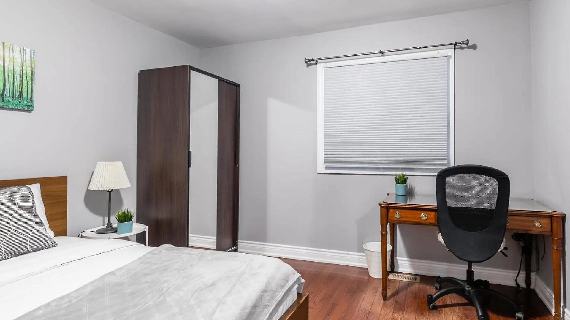 Pet-Friendly 6-Guest Capacity Apt On Ossington Ave Apartment Toronto