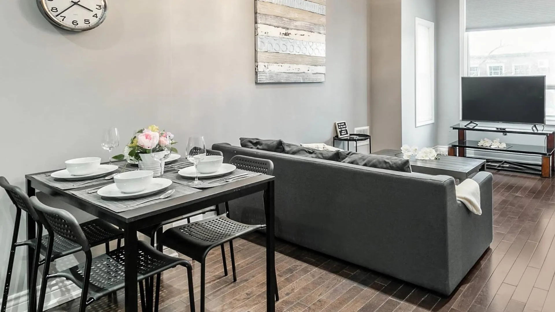 Pet-Friendly 6-Guest Capacity Apt On Ossington Ave Apartment Toronto