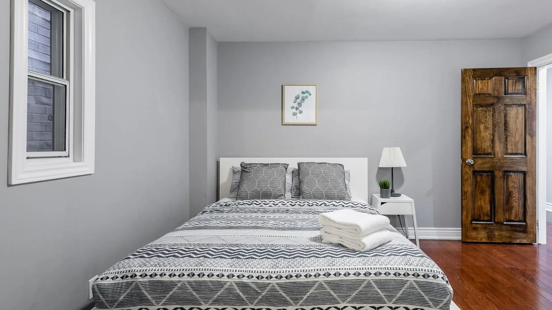 Pet-Friendly 6-Guest Capacity Apt On Ossington Ave Apartment Toronto